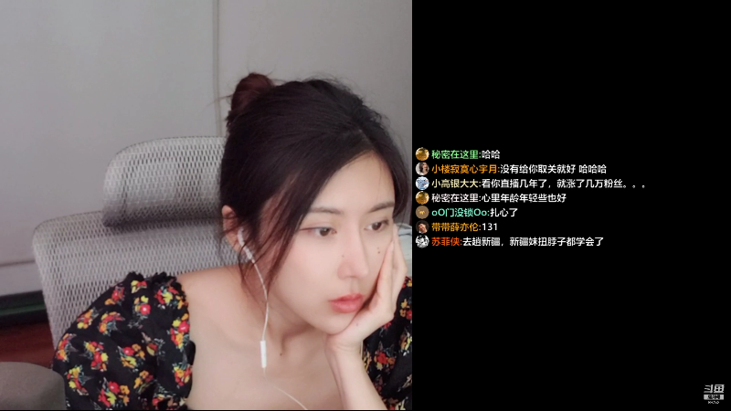 我在斗鱼看十三三三直播主机其他游戏