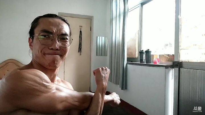 好家伙，肩膀没有泵起来，下次继续
