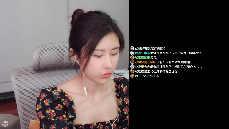 我在斗鱼看十三三三直播主机其他游戏