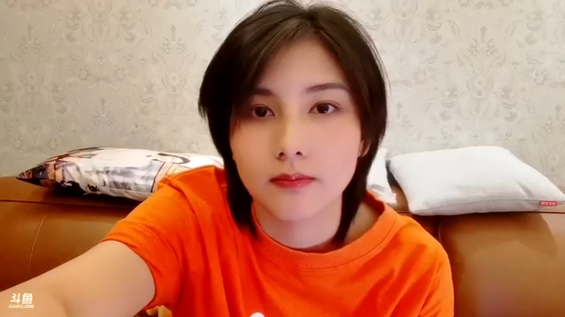 【2021-08-03 20点场】我是唐菲：嗓子痛 聊聊天唱唱歌