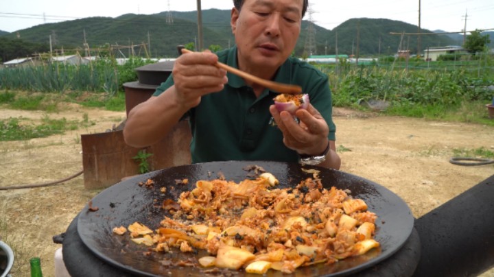 炒饭新做法！五花肉和米饭一起炒，搭配洋葱和泡菜，口感超美味！