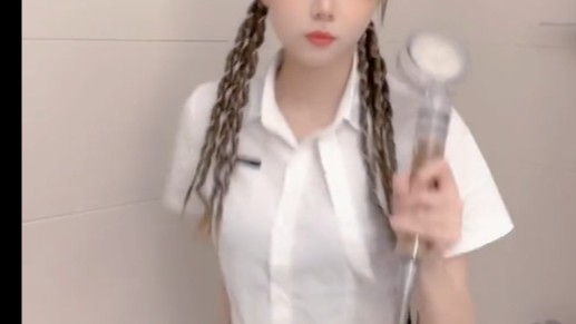 纯纯的厕所战神，浴室歌后罢了