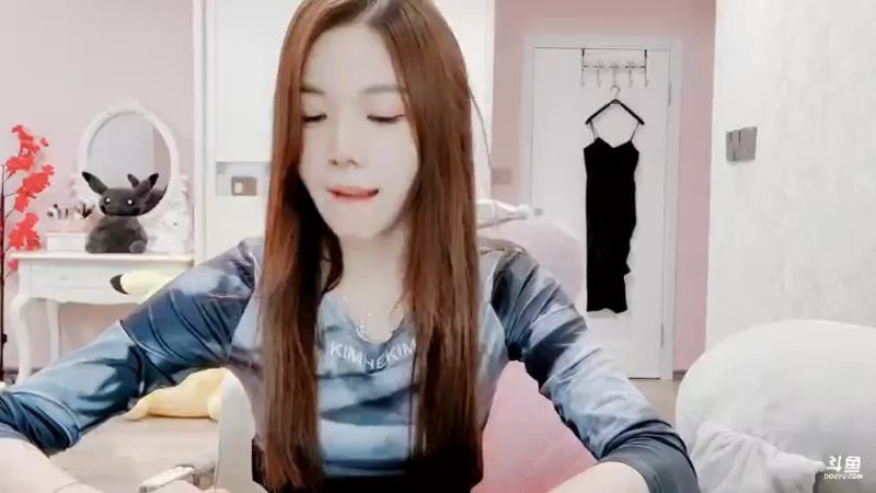 【2021-08-05 16点场】丽亚celiahunne：小姨子:我来啦