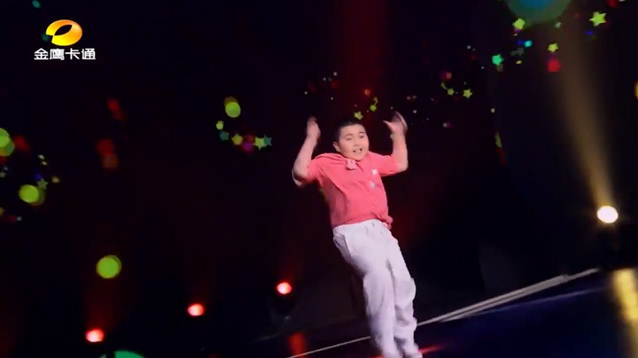 【跳舞吧少年·舞蹈纯享版】穆罕买提江·阿里木街舞作品《我是一颗跳跳糖》