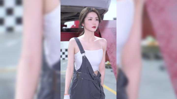 这么可爱的美女居然是修车的