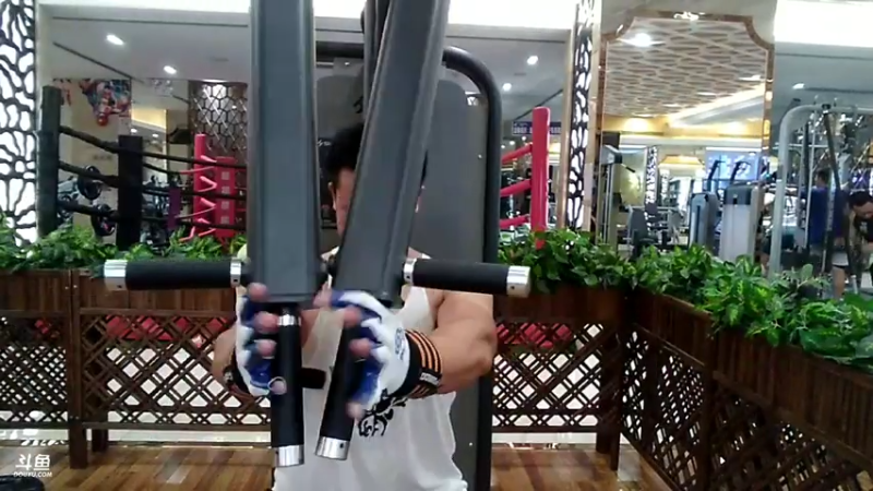 学员练背。
