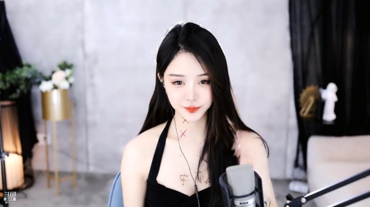 美女主播画的是什么东西，看起来很好看啊