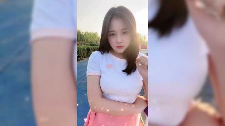 好清纯的美女啊，笑起来真好看