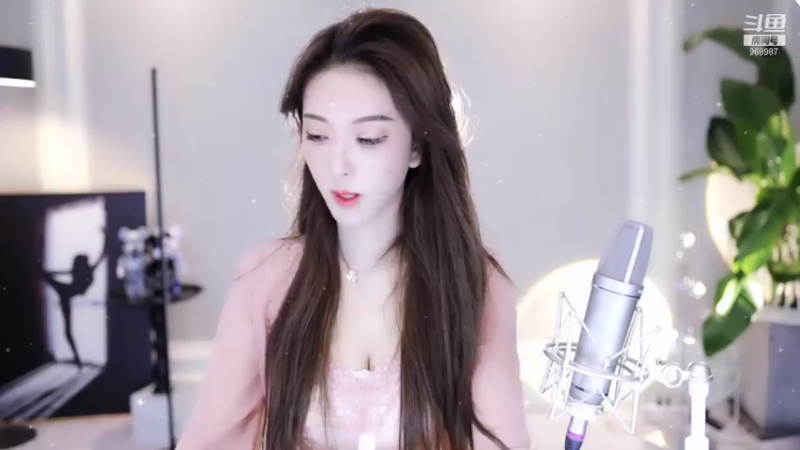 【2021-08-07 19点场】南妹儿呀：身高170的模特mm呀~