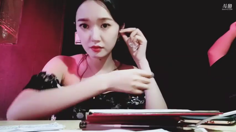 【2021-08-05 21点场】娇娇是美少女：娇娇:在比赛现场呀