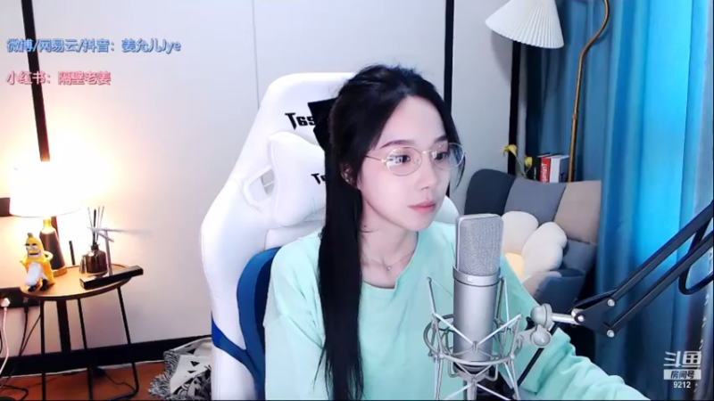 【2021-08-08 11点场】奔跑的姜允儿：堡垒之夜十二点A妹演唱会皮肤来啦