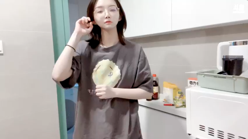 【2021-08-08 18点场】天仙老婆呀：lbb炸厨房1111