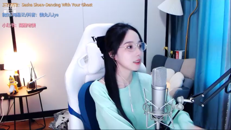 【2021-08-08 13点场】奔跑的姜允儿：堡垒之夜十二点A妹演唱会皮肤来啦