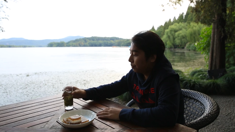 我在斗鱼看野食小哥直播美食