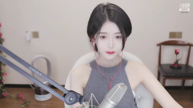 【2021-08-08 20点场】小花不敢吃鱼了：你在的时候 不用羡慕任何人