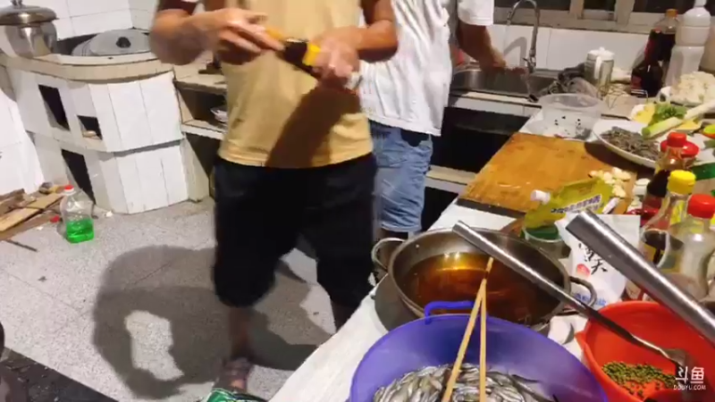 【2021-08-08 19点场】魅力生活i：河道捡点螺丝吃吃