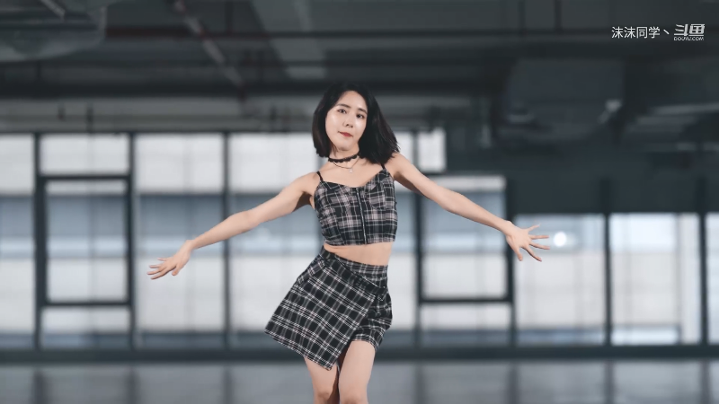 我在斗鱼看沫沫同学丶直播舞蹈