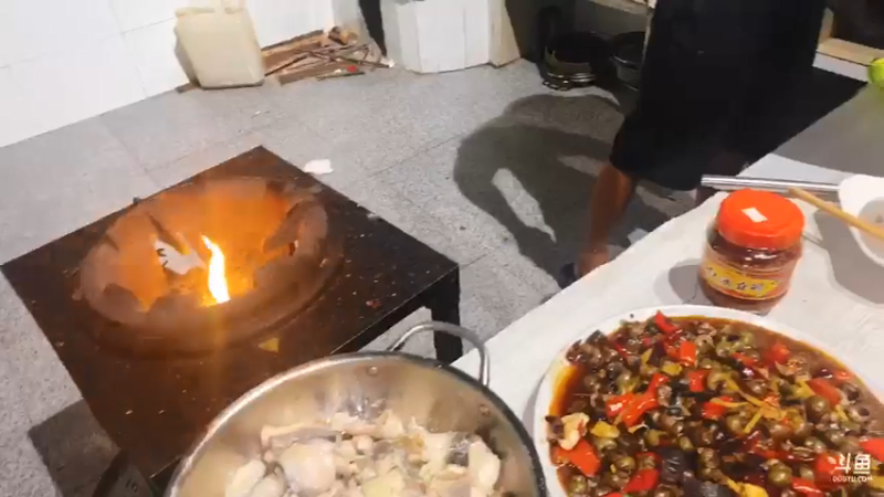 【2021-08-09 21点场】魅力生活i：沸腾鱼片干锅河蚌螺丝