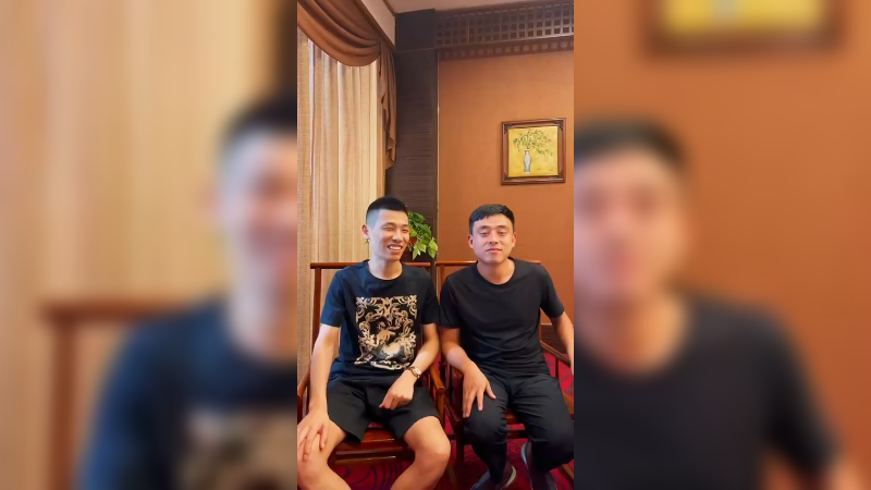 今天来朋友这跟靠哥吃了个饭，山东老乡，非常高兴哈哈！