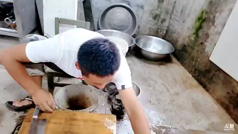 【2021-08-09 18点场】洪湖小肖：今天河里摸鱼