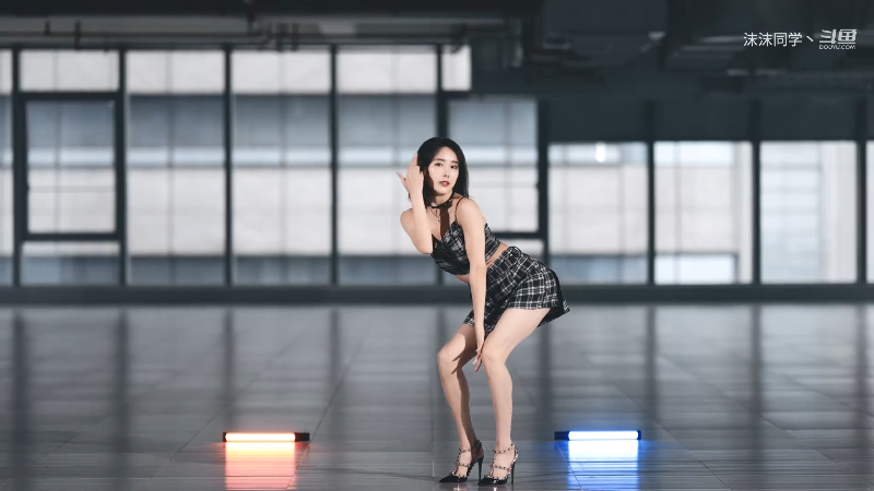 我在斗鱼看沫沫同学丶直播舞蹈