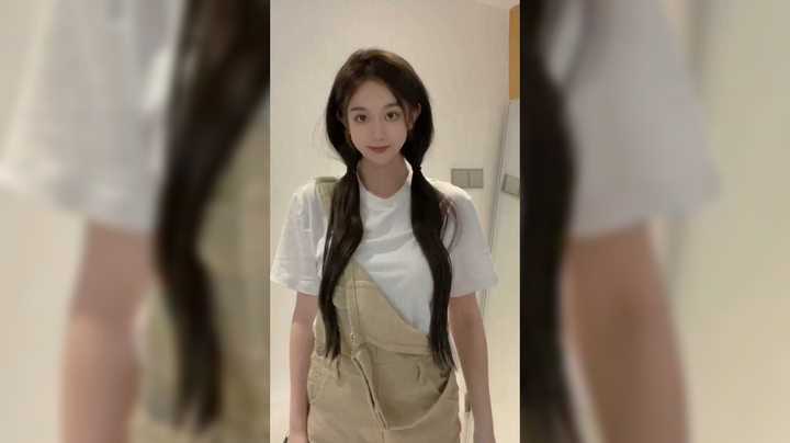 美女扎双马尾跳舞真好看啊