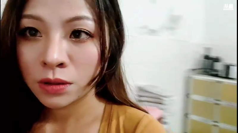 【2021-08-10 18点场】小泰一泰国户外一：今晚小龙虾，牛蛙大餐~！