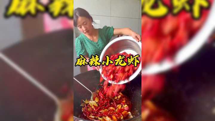 美食视频，美女做小龙虾和美味鱼