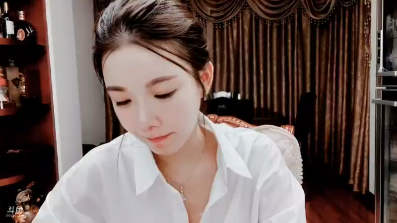 【2021-08-11 16点场】丽亚celiahunne：小姨子:在斗鱼养了个丽亚