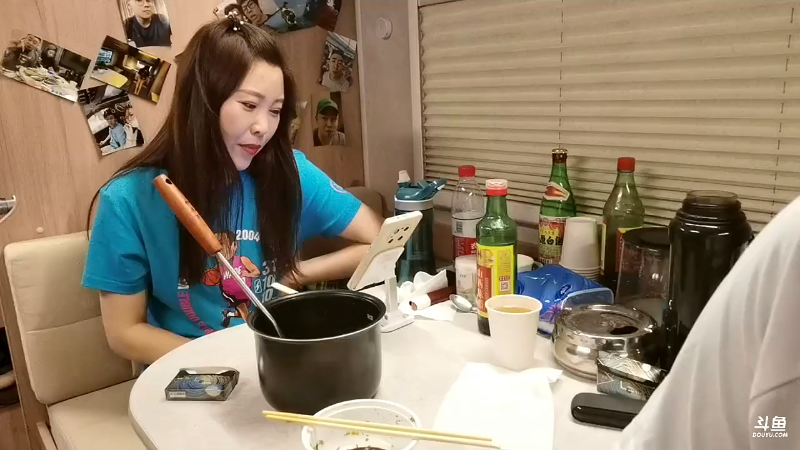 我在斗鱼看无尽无尽的无尽直播美食