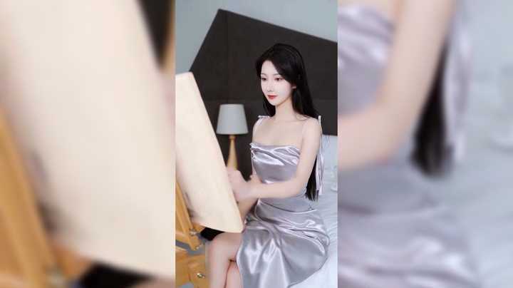 美女在家画画，回眸一笑百媚生啊