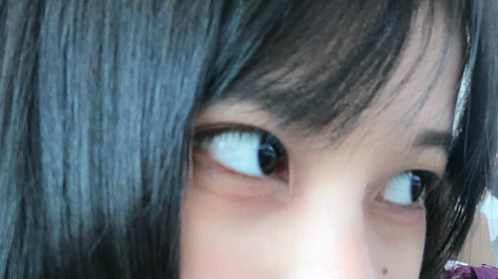 ，