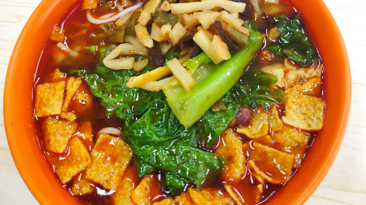 这是一晚螺丝粉，也是一局螺丝粉味的吃鸡