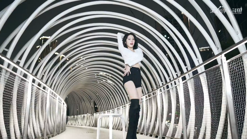 我在斗鱼看沫沫同学丶直播舞蹈