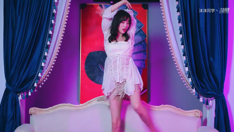 我在斗鱼看沫沫同学丶直播舞蹈