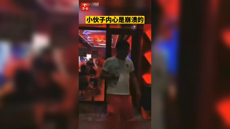 碰上这位来问调取健康码的大爷，小伙子内心是崩溃的......_崩溃_