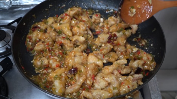分享干烹鸡的制作全过程，香嫩鸡肉配上灵魂拌料，快来收藏学习吧