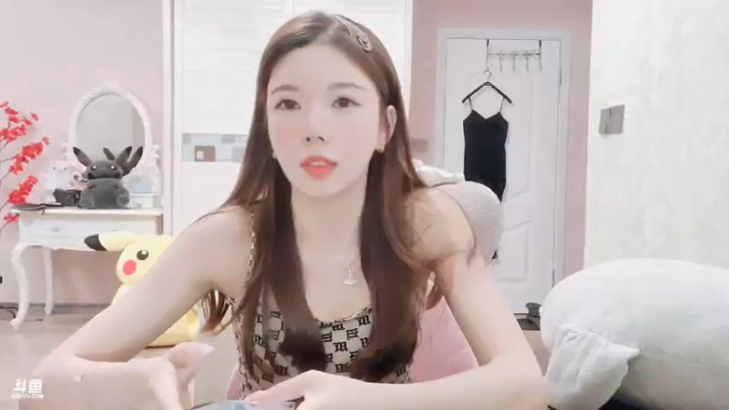 【2021-08-14 16点场】丽亚celiahunne：小姨子:在斗鱼养了个丽亚