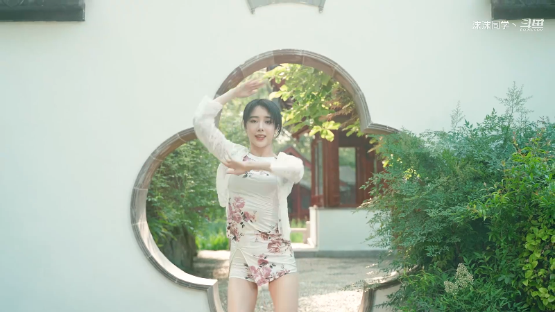 我在斗鱼看沫沫同学丶直播舞蹈