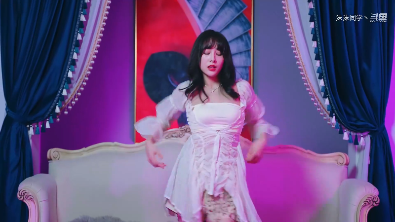 我在斗鱼看沫沫同学丶直播舞蹈
