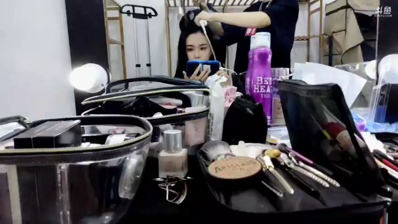 【2021-08-12 18点场】娇娇是美少女：娇娇:陪我上班