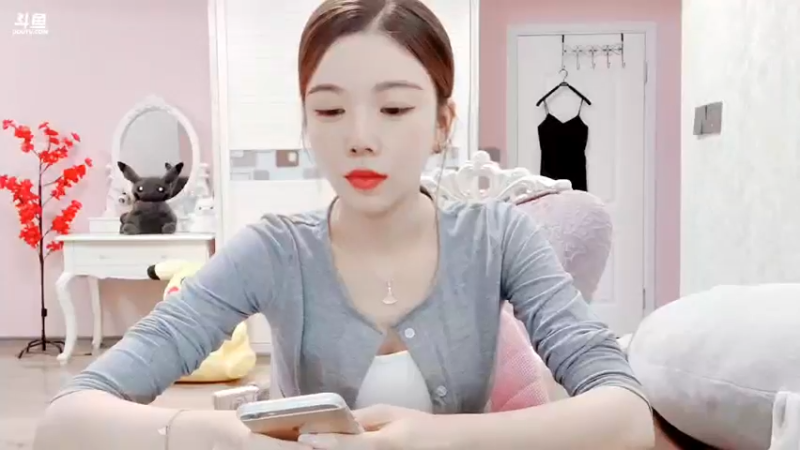 【2021-08-16 16点场】丽亚celiahunne：小姨子:在斗鱼养了个丽亚