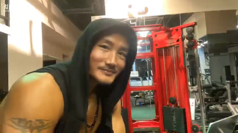 【2021-08-16 23点场】黑人毅：迟到了半夜健个身