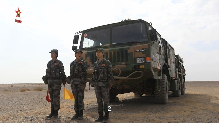 【第一军视】又飒又酷 女子导弹连新兵征战西北大漠