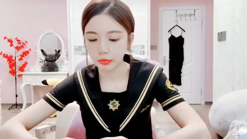 【2021-08-17 16点场】丽亚celiahunne：小姨子:在斗鱼养了个丽亚