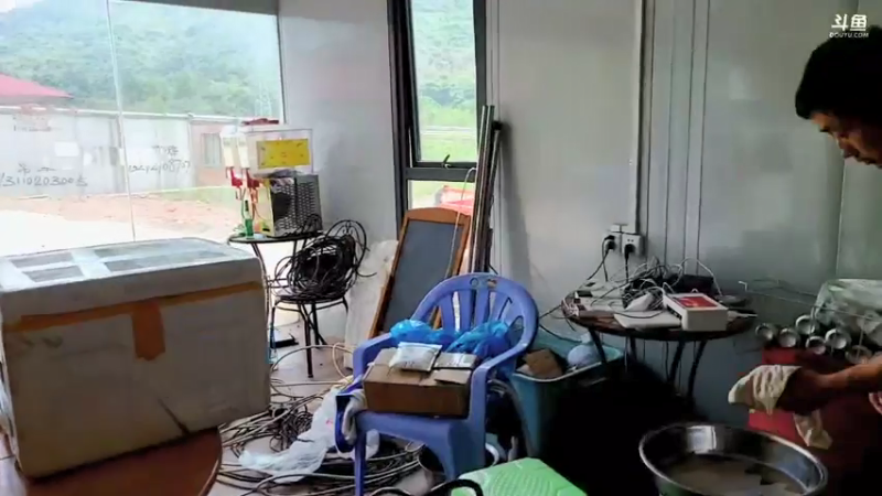 【2021-08-18 12点场】逐梦兄弟：早上十点不见不散