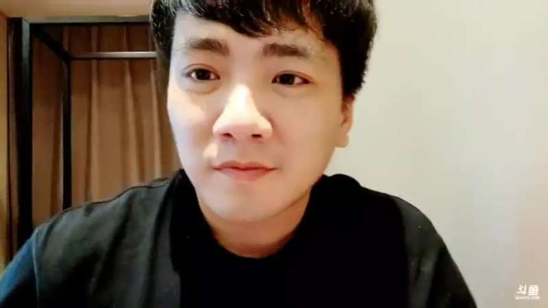 【2021-08-18 16点场】正经人令北：【令北】看着姜哥笑。