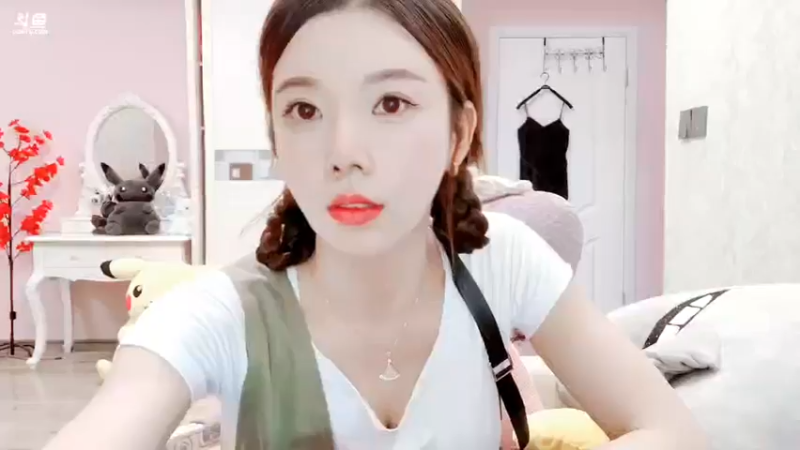 【2021-08-18 19点场】丽亚celiahunne：小姨子:在斗鱼养了个丽亚