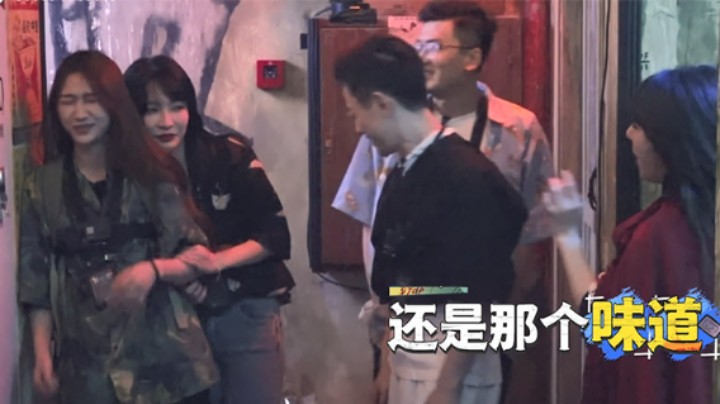 【光速大逃脱第二期花絮】呆妹密室中唱歌，吓跑智勋~
