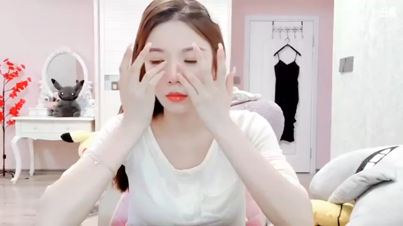 【2021-08-19 16点场】丽亚celiahunne：小姨子:在斗鱼养了个丽亚